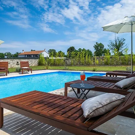 Nino בית נופש רוביני