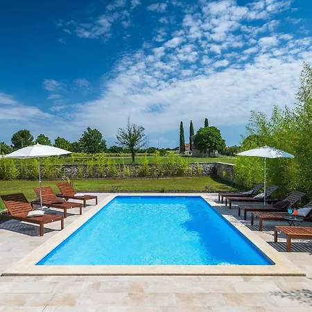 Nino בית נופש רוביני